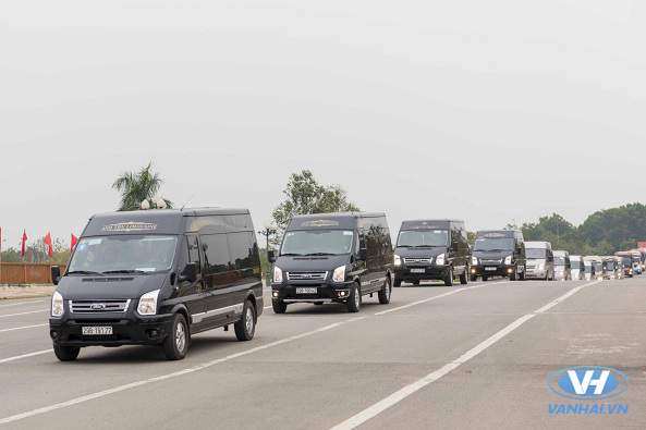 Vân Hải cho thuê xe Huyndai limousine 16 chỗ VIP chất lượng, giá rẻ nhất