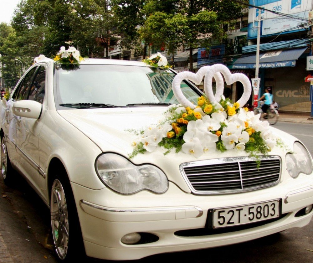 Chia sẻ thêm các bí quyết tự trang trí xe hoa trong ngày cưới