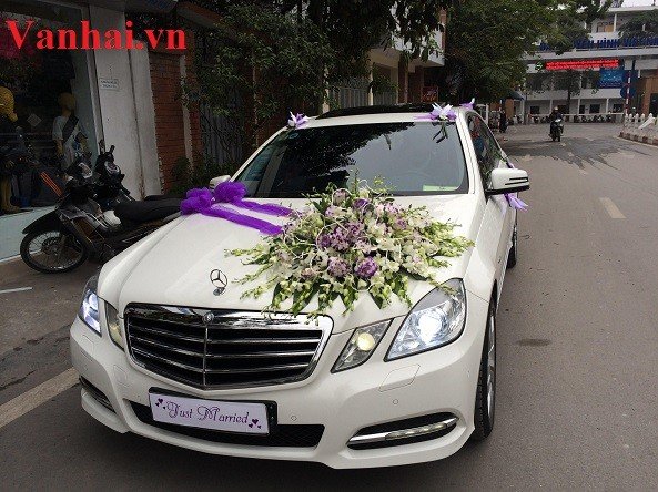 cho thuê xe cưới Mercedes E240 giá rẻ tại Hà Nội