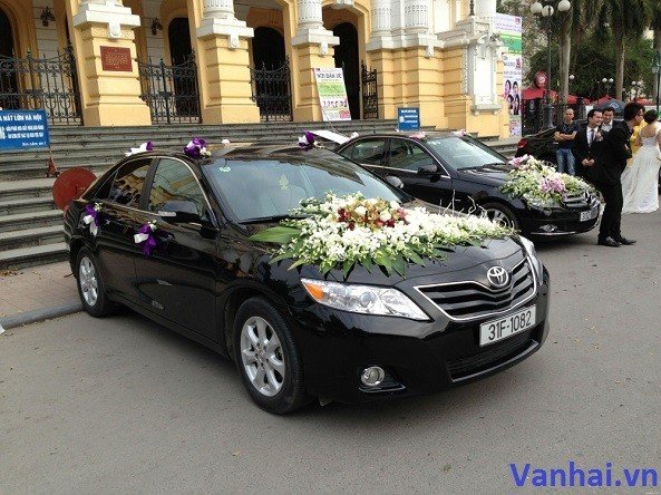 Cho thuê xe ô tô cưới Toyota Camry LE giá rẻ tại Hà Nội