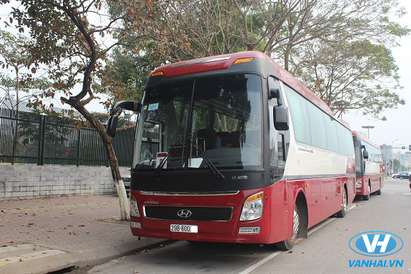 Dàn xe 35 chỗ đi du lịch mùa lễ hội giá rẻ tại Hà Nội