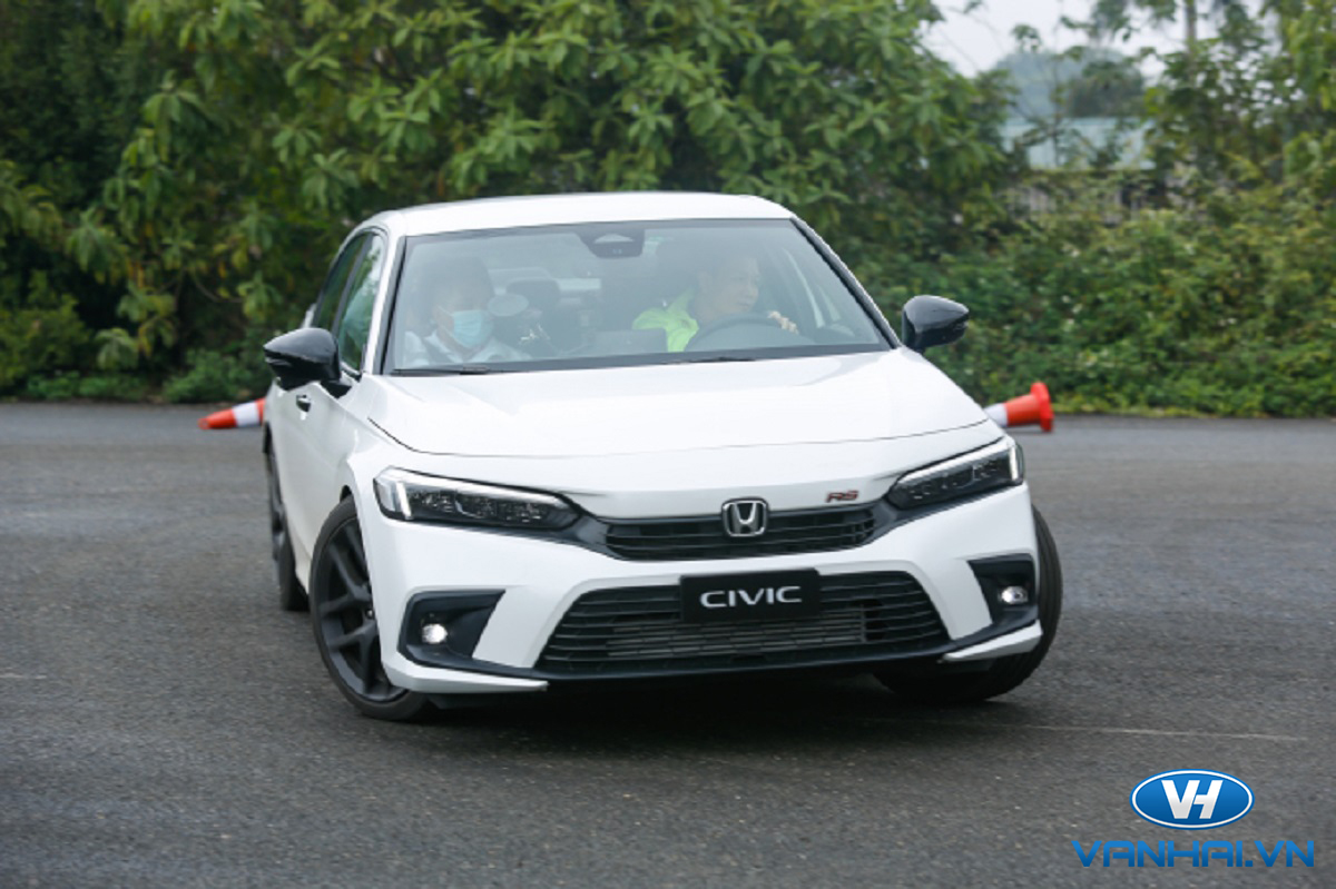 Cho thuê xe 4 chỗ Honda Civic tại Hà Nội 