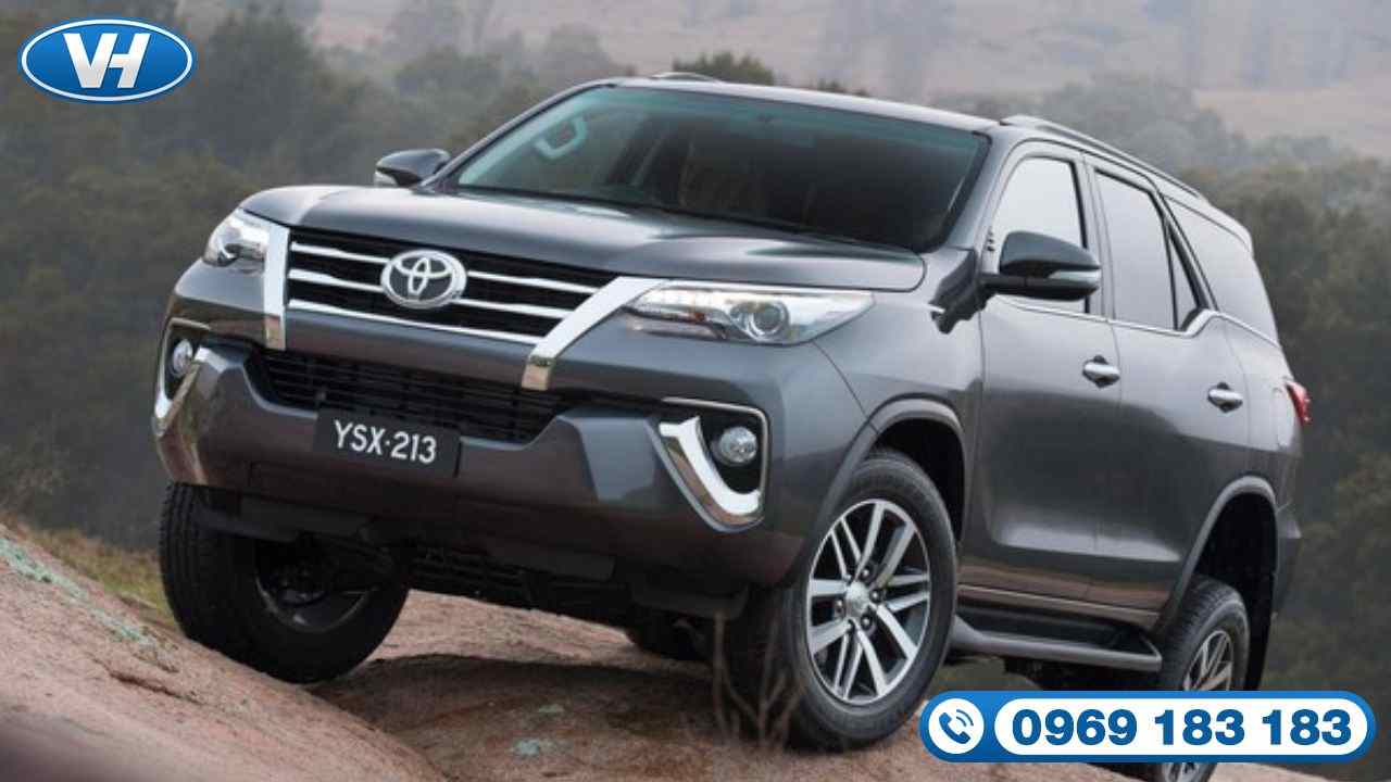 Dịch vụ cho thuê xe tháng 7 Toyota Fortuner phục vụ chu đáo