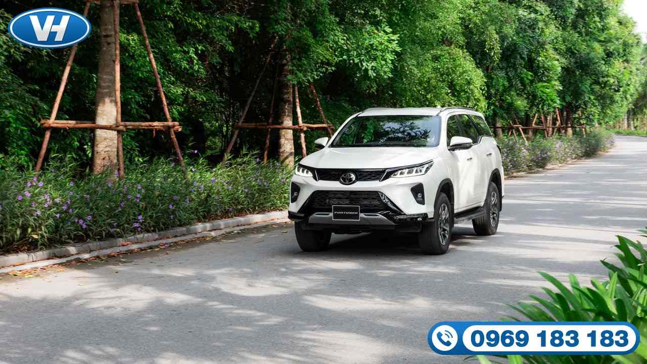 Thiết kế nổi bật của xe 7 chỗ Toyota Fortuner 2024