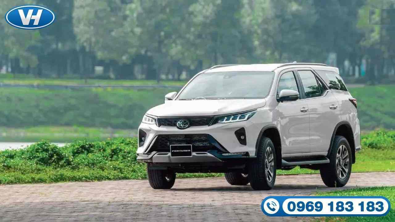 Thủ tục cho thuê xe tháng 7 chỗ Toyota Fortuner đơn giản