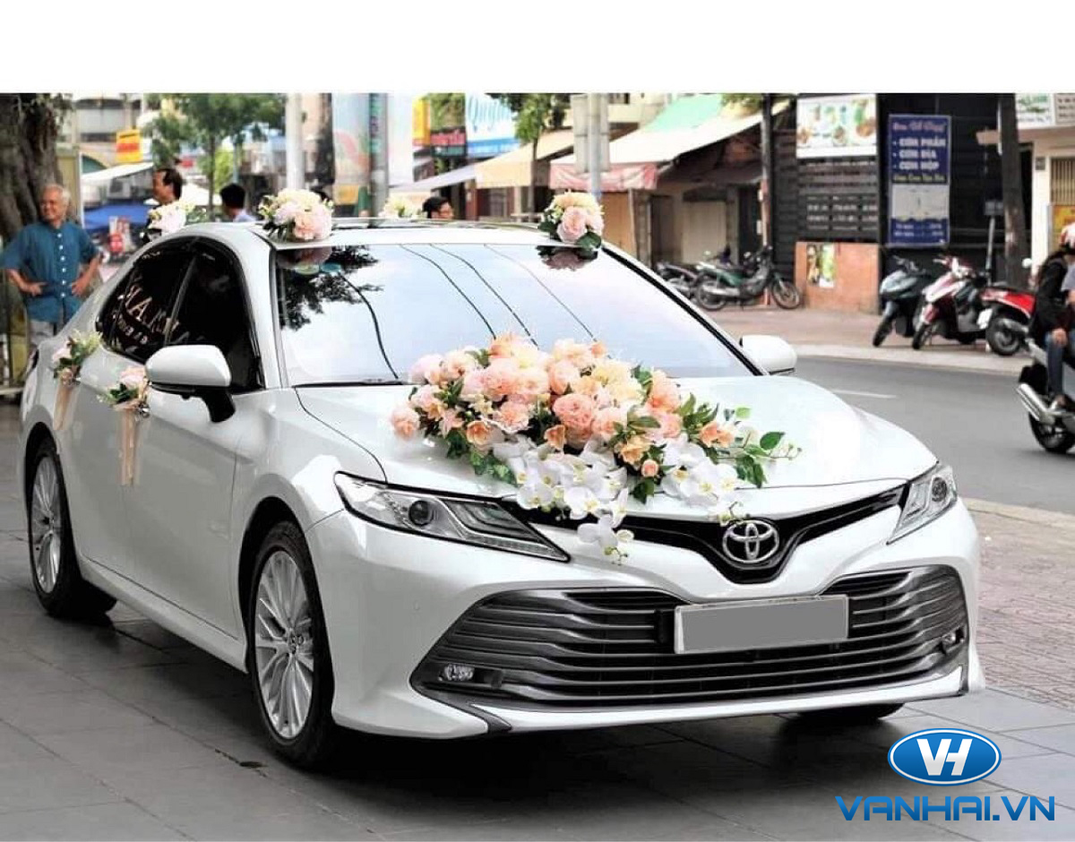 Dịch vụ thuê xe cưới 4 chỗ Toyota Camry giá rẻ tại Hà Nội 