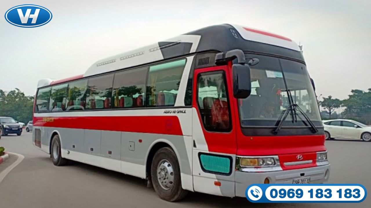 Mẫu ô tô 45 chỗ Hyundai Hi-class thu hút với hình thức ấn tượng