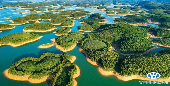 Hồ Thác Bà sở hữu cảnh quan thiên nhiên trong lành