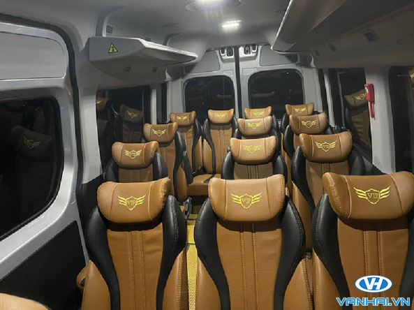 Nội thất xe 16 chỗ Hyundai Solati tại Vân Hải 