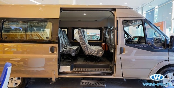 Nội thất xe Ford Transit đem đến không gian di chuyển thoải mái