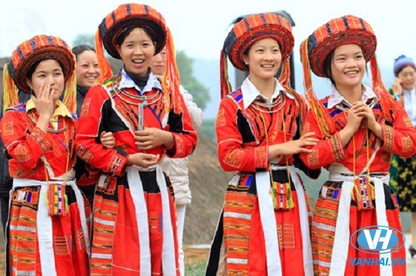 Người H’Mông trong tranh phục truyền thống ở Hà Giang