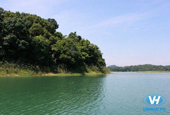 21 hòn đảo thơ mộng tươi xanh nằm trên lòng hồ
