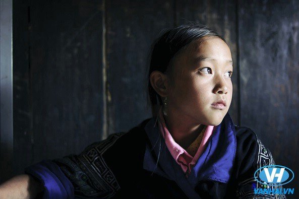 Cô bé người H’Mông trong điểm trường nội trú xã Chế Tạo – xã khó khăn nhất của tỉnh Yên Bái.