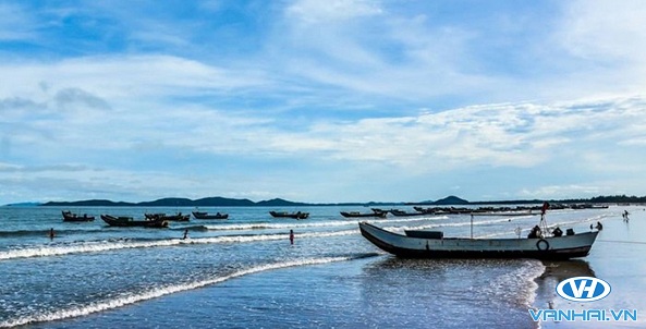 Bãi biển Trà Cổ là bãi biển giáp biên giới nhất