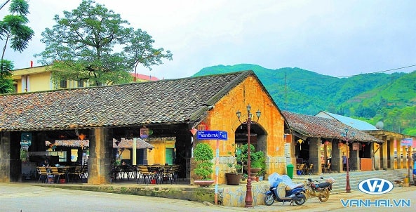 Màu xám đặc trưng của những ngôi nhà cổ ở Đồng Văn