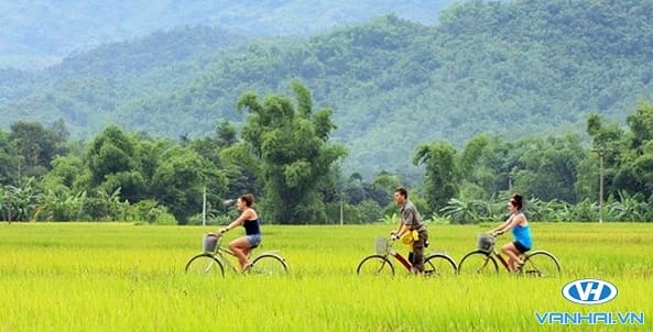 Đạp xe xung quanh những bản làng nhỏ xinh đẹp