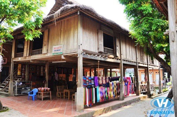 Nhà sàn xây theo lối kiến trúc của người Thái là homestay phổ biến ở Mai Châu