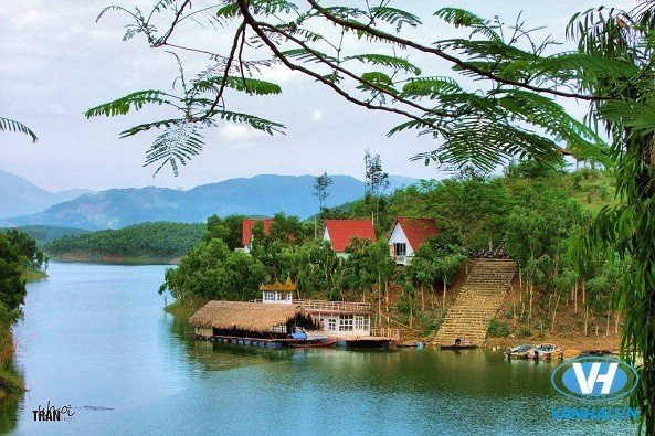 Chiêm ngưỡng vẻ đẹp của điểm du lịch hồ Thác Bà Yên Bái