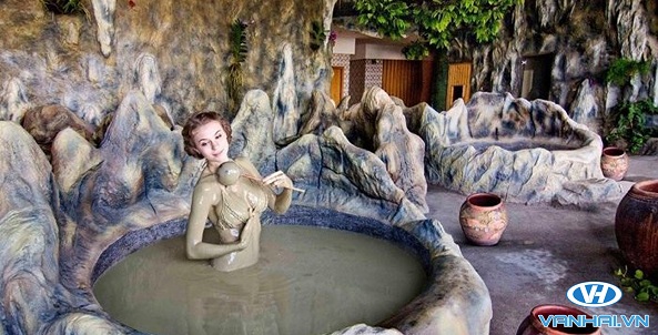 Bể tắm bùn tại Khoang Xanh