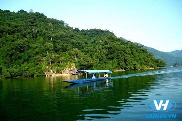 Hồ Ba Bể mang vẻ đẹp tiên cảnh
