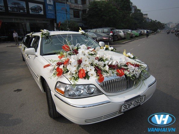 Cho thuê xe cưới Bentley giá rẻ nhất Hà Nội tại công ty Vân Hải