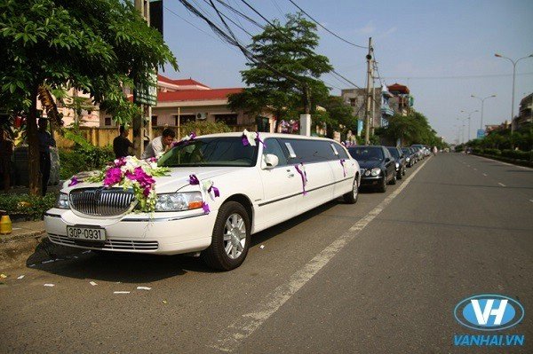 Dịch vụ thuê xe cưới Limousine tại Hà Nội của công ty Vân Hải