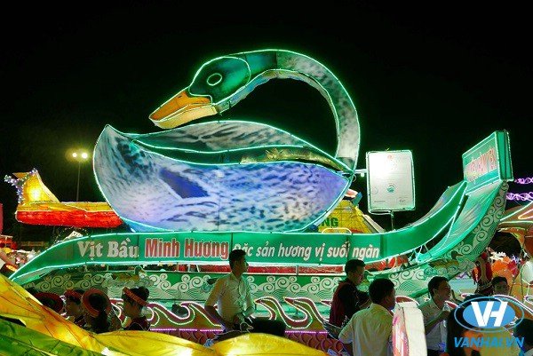 Đêm hội đèn lồng trung thu lớn nhất cả nước tại Tuyên Quang