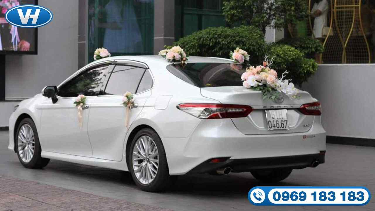 Báo giá cho thuê xe cưới Toyota Camry cạnh tranh