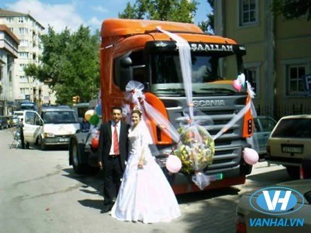Đôi khi xe tải cũng có thể làm xe cưới đấy nhé