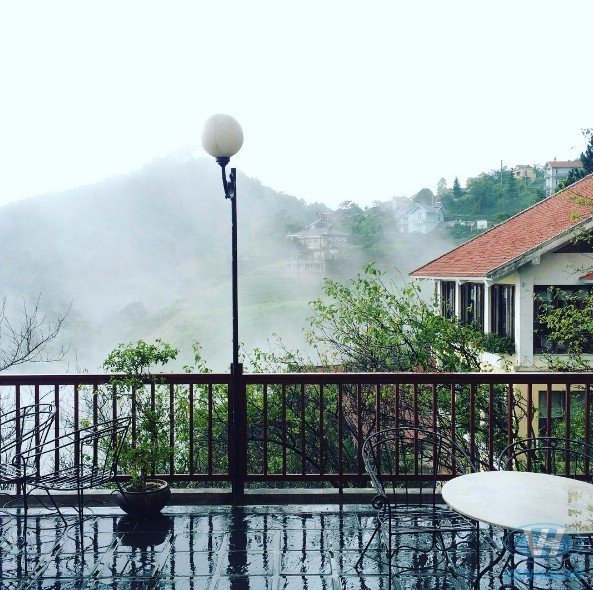 Belvedere Resort cách trung tâm thị trấn Tam Đảo chỉ 2km, quanh năm đắm chìm trong mây.