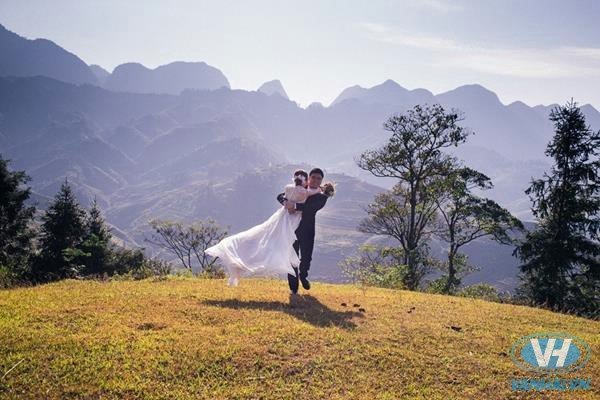 Hành trình du lịch và chụp ảnh cưới ở Hà Giang có rất nhiều điều lý thú, cũng như thử thách đối với các cặp đôi trẻ.