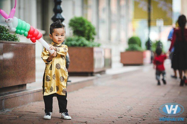 Bé Nghiêm Khang (3 tuổi) được bố mẹ dẫn đi chụp ảnh nhân dịp cuối tuần.