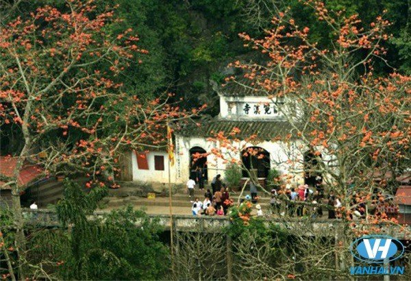 Chùa Giải Oan nằm trong quần thể du lịch chùa Hương 