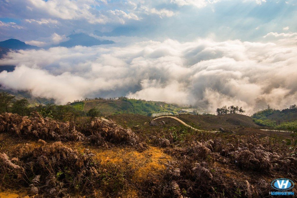 Rong ruổi khắp các bản làng của Y Tý và chinh phục biển mây trắng bồng bềnh trong nắng sớm trên đỉnh Ngải Thầu.