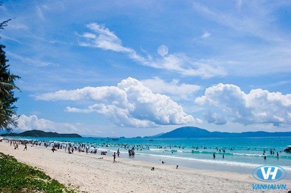 Biển trời trong xanh của bãi biển Trà Cổ - Quảng Ninh