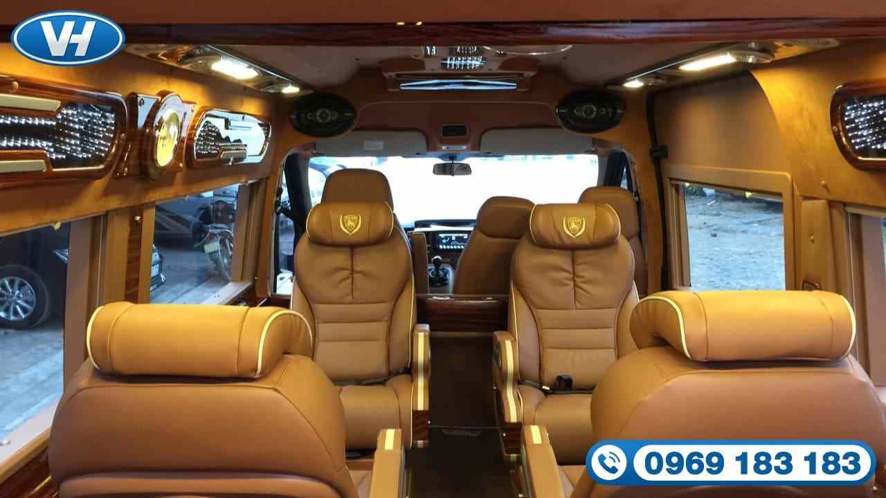 Dịch vụ xe 9 chỗ Dcar Limousine cung cấp các mẫu xe cao cấp