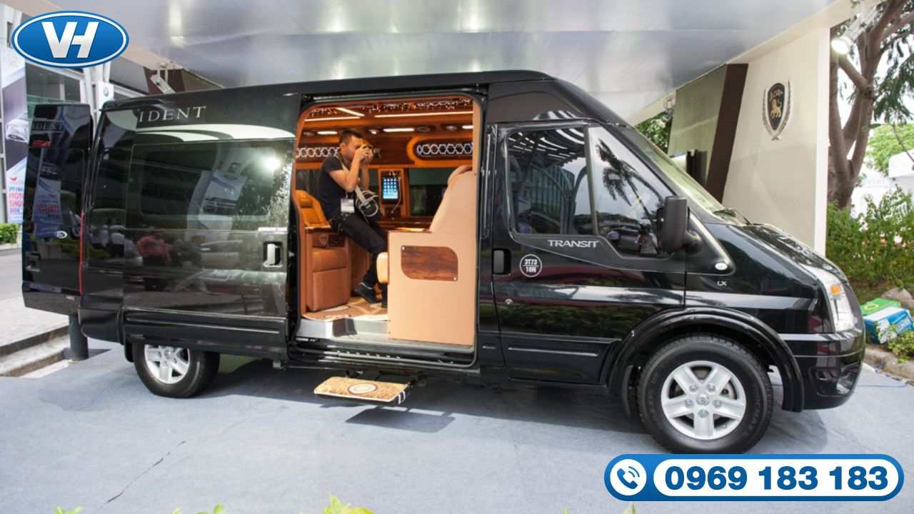 Vân Hải cung cấp đầy đủ các dịch vụ cho thuê xe 9 chỗ Dcar Limousine