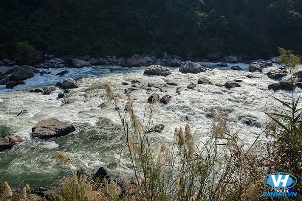 Hạ lưu dòng sông Nậm Mu hoang sơ