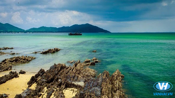 Cô Tô con là hòn đảo có bãi biển đẹp nhất trong quần đảo Cô Tô