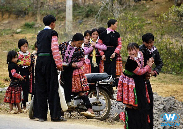 Tục Kéo Vợ tại Bản Cát Cát thu hút rất nhiều sự chú ý của khách du lịch và bà con trong làng