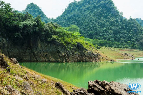  Hồ Thang Hen vẹn nguyên vẻ đẹp ban sơ theo thời gian