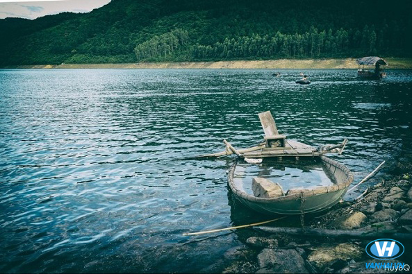 Hồ Xạ Hương nước trong xanh văn vắt