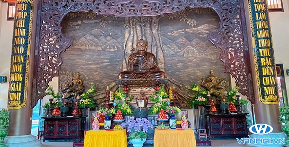 Không gian thờ Phật vô cùng trang nghiêm