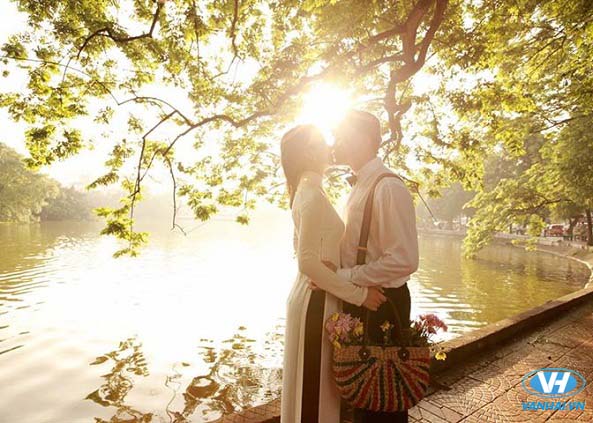 Hồ Gươm là phông hình cưới vô cùng hoàn hảo