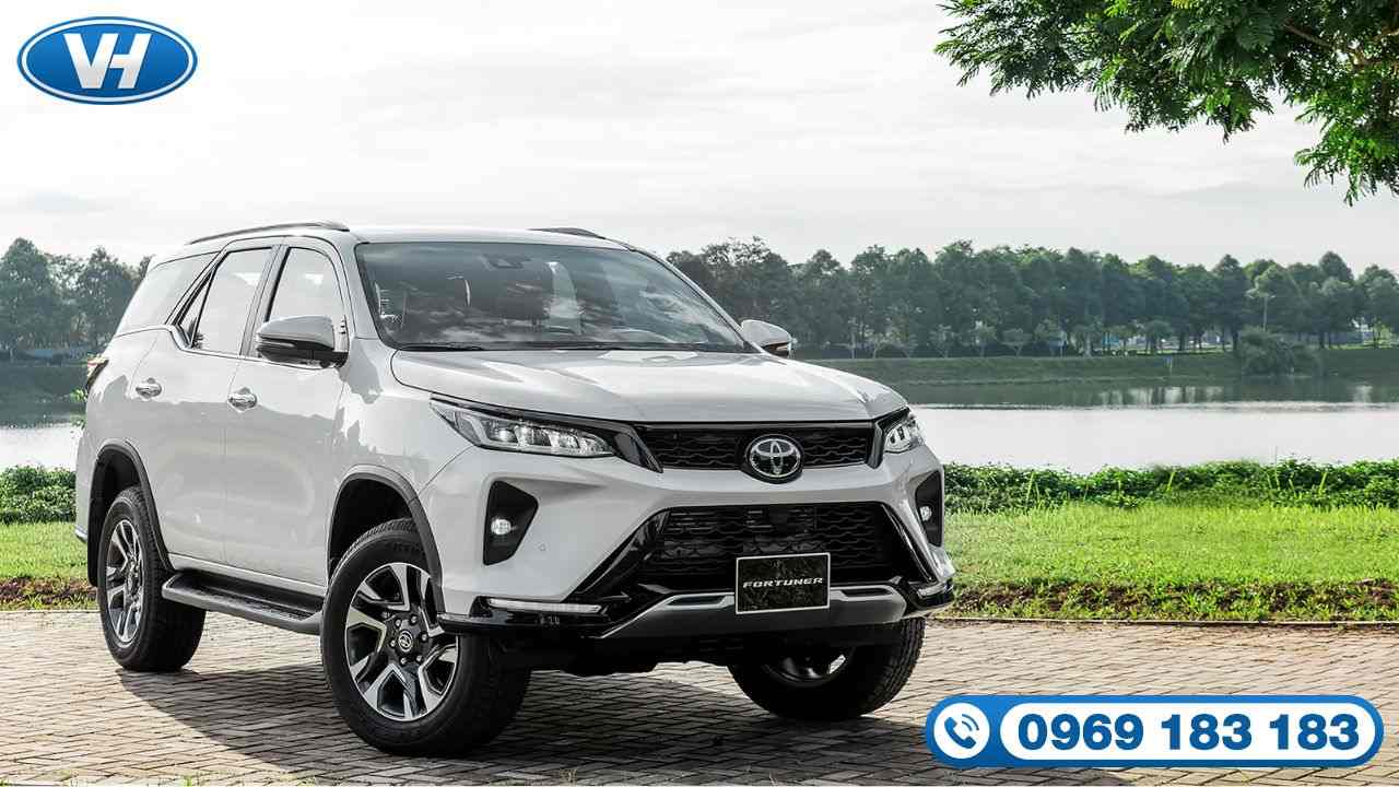 Thủ tục đặt xe 7 chỗ Toyota Fortuner đơn giản