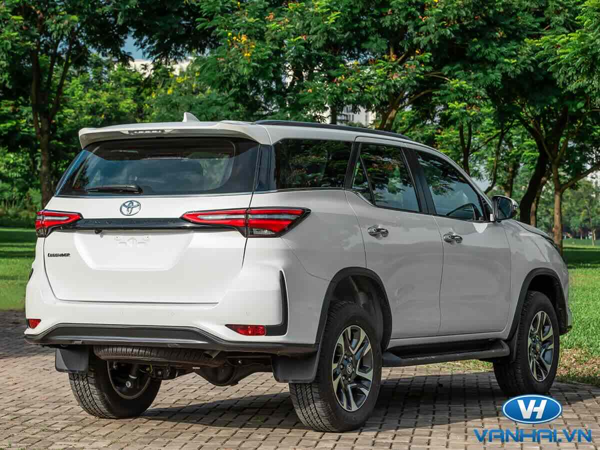 cho-thue-xe-7-cho-theo-thang-toyota-fortuner-gia-re-nhat.jpg