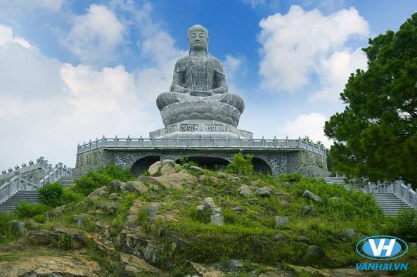Tượng Phật uy nghiêm - Chùa Phật Tích