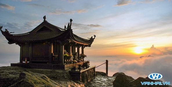 Chùa Đồng Yên Tử tọa lạc trên đỉnh núi