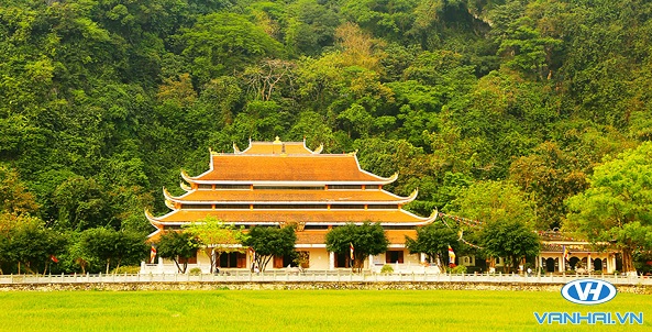 Chùa Tiên – Đầm Đa là điểm du lịch tâm linh nổi tiếng