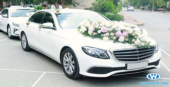 Vân Hải cho thuê xe cưới Mercedes C250 giá rẻ nhất tại quận Cầu Giấy